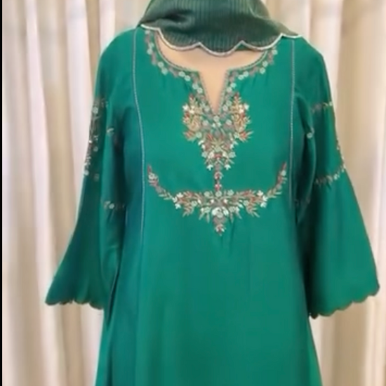 Emerald Green Nayaab Outfit